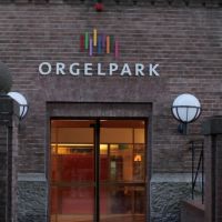 Bert vd Brink speelt